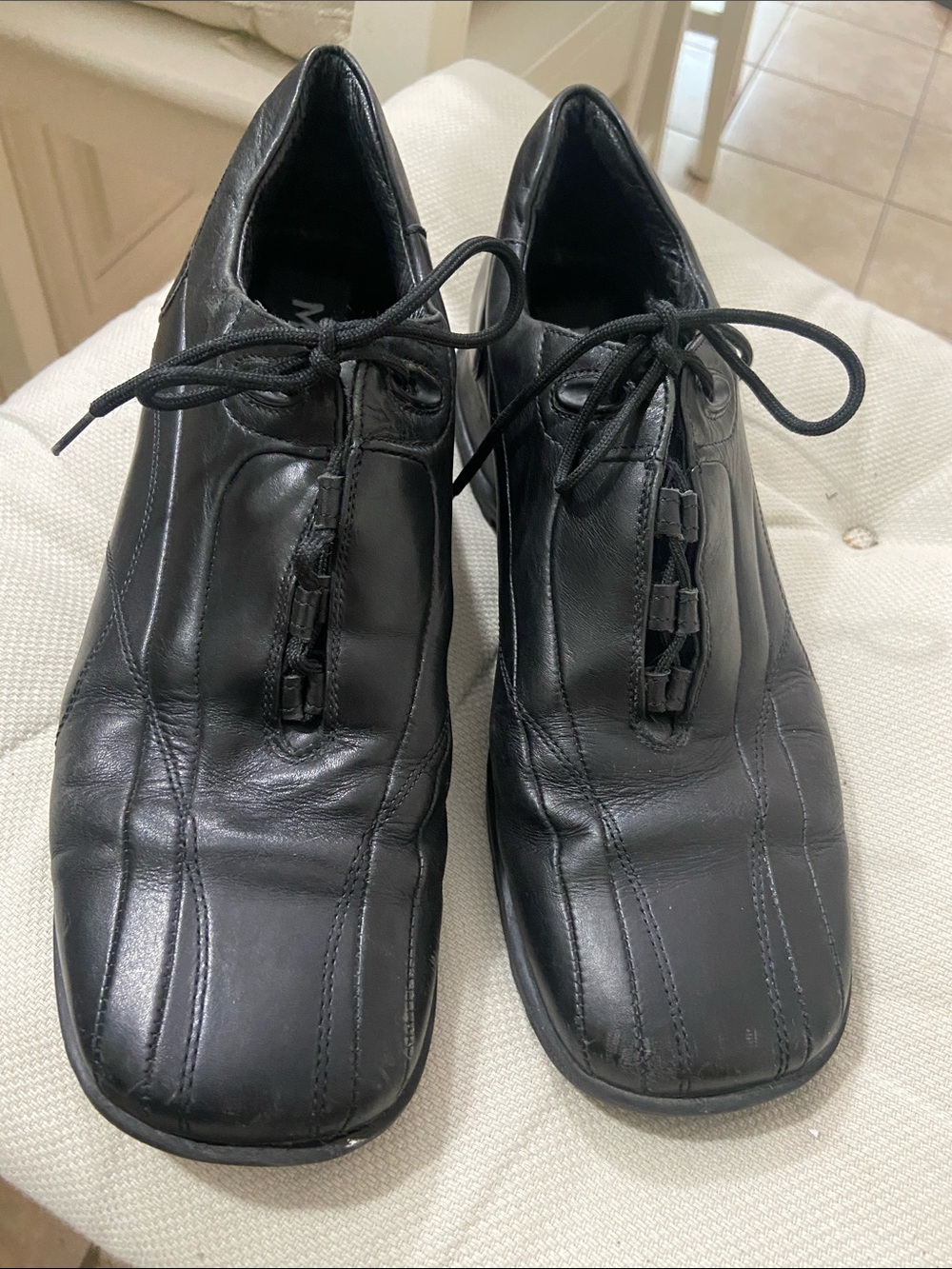 Marc Jacob’s New York Women’s Black Leather Lace-Up Sneakers size 8